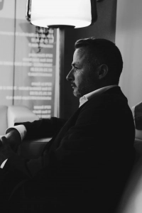 Portrait en nuances de lumière – Emmanuel de Lassagne 